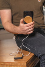 10W bamboo magnetic wireless charger - Image 8