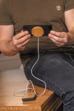 10W bamboo magnetic wireless charger - Image 9