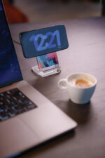 Magcharge 15W magnetic wireless charging stand - Image 11