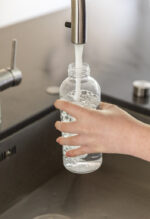 Leakproof water bottle with metallic lid - Image 7