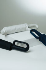 Yara 21" AWARE™ RPET solid colour umbrella with carabiner - Image 9