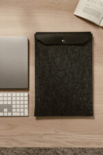 VINGA Albon GRS recycled felt 17" laptop sleeve - Image 6