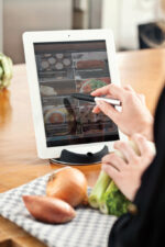 Chef tablet stand with touchpen - Image 8
