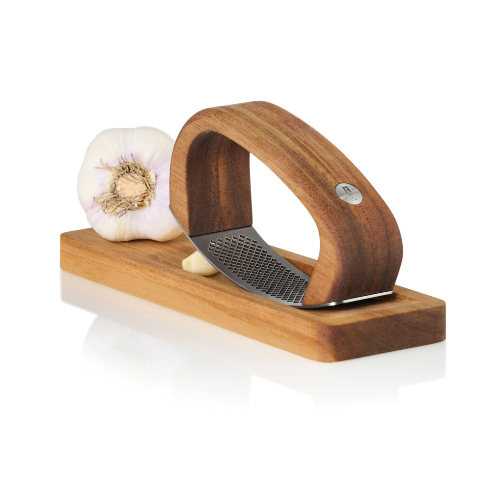 RBGC01__B_1__4d8be9a9c5b943b484f496b66954e0db AdHoc RoccaAlio Garlic press with chopping board - Image 1