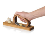 AdHoc RoccaAlio Garlic press with chopping board - Image 5