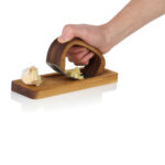 AdHoc RoccaAlio Garlic press with chopping board - Image 6